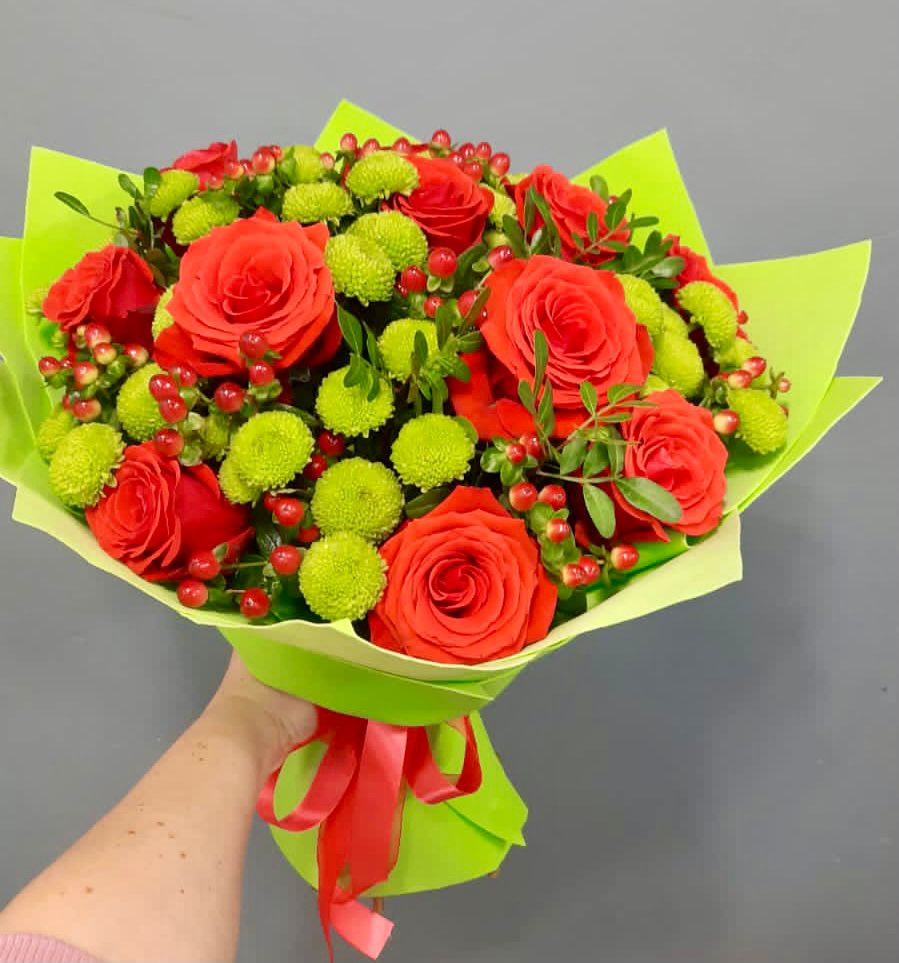 Букет цветов из: Хризантемы и Розы в Озерках