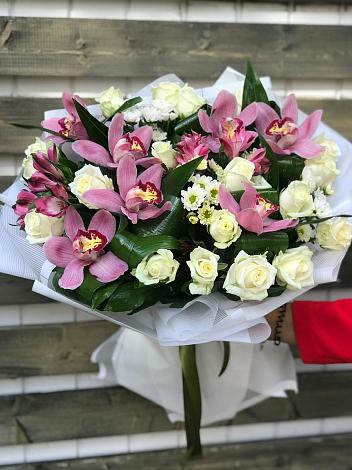 Букет цветов из: Розы и Хризантемы в Озерках