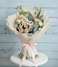 Букет цветов из:  Розы и Лизиантусы в Озерках