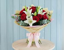 Букет цветов из:  Лилии и Розы в Озерках