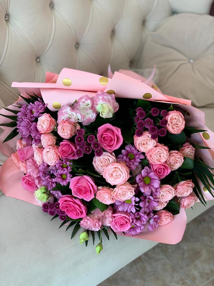 Букет цветов из: Хризантемы, Розы и Лизиантусы в Озерках