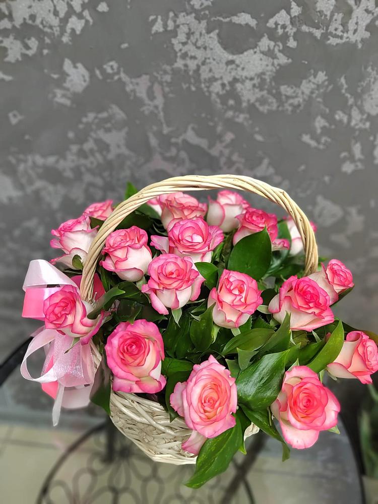 Цветочная композиция из Розы в корзине в Озерках