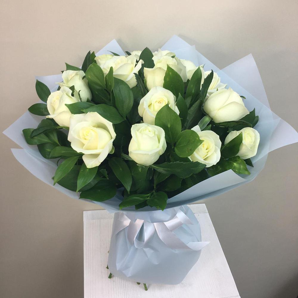 Букет 15 Белых роз Проуд в Озерках