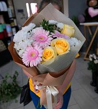 Букет цветов из:  Герберы, Розы и Хризантемы в Озерках