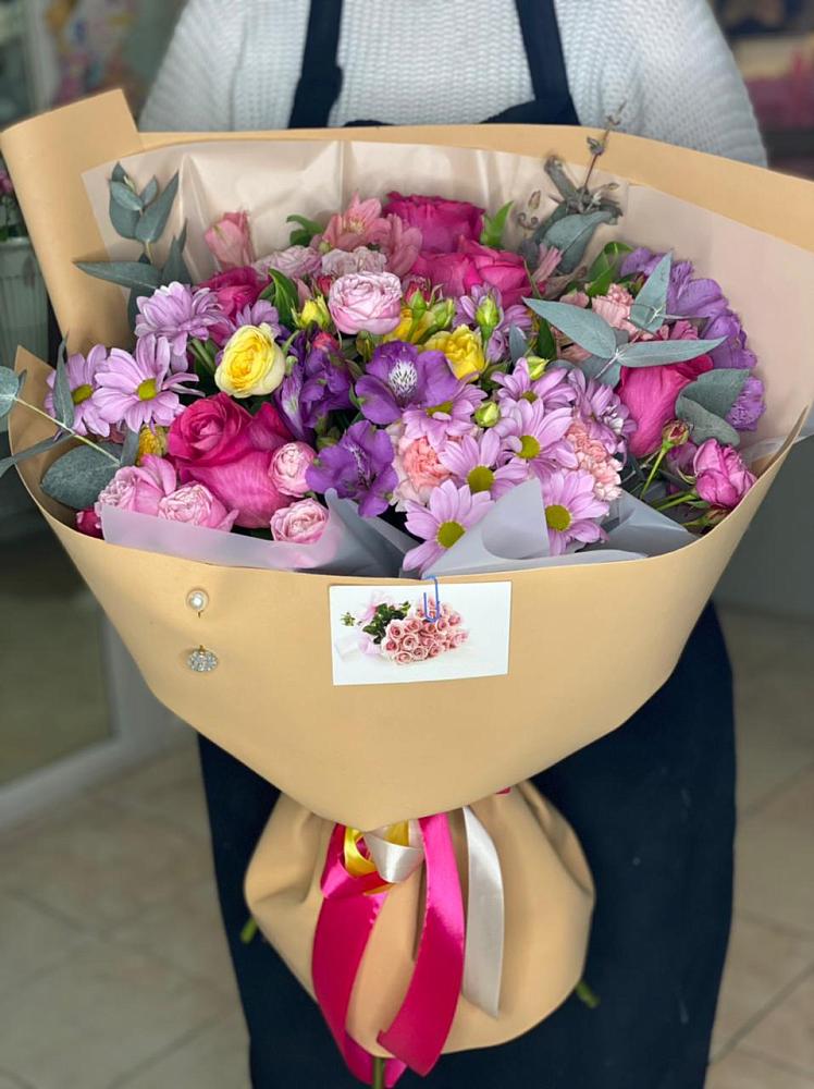 Букет цветов из: Хризантемы, Гвоздики и Альстромерии в Озерках