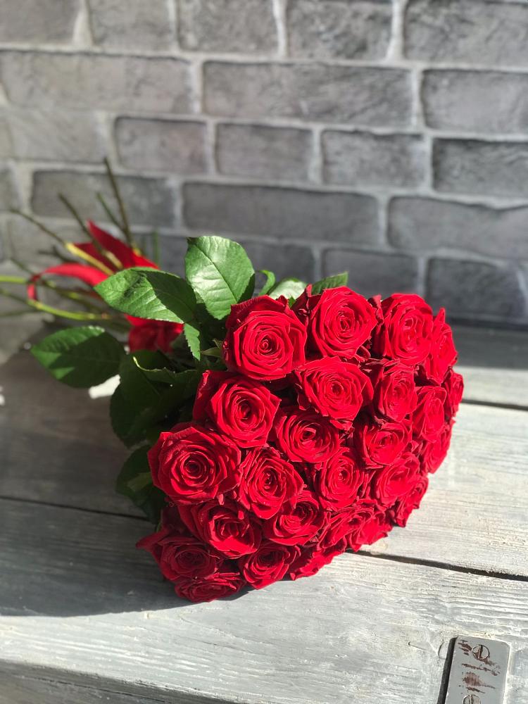 Букет Красные розы Фридом в Озерках