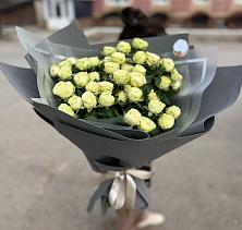 Букет Белые кустовые розы Солинеро в Озерках