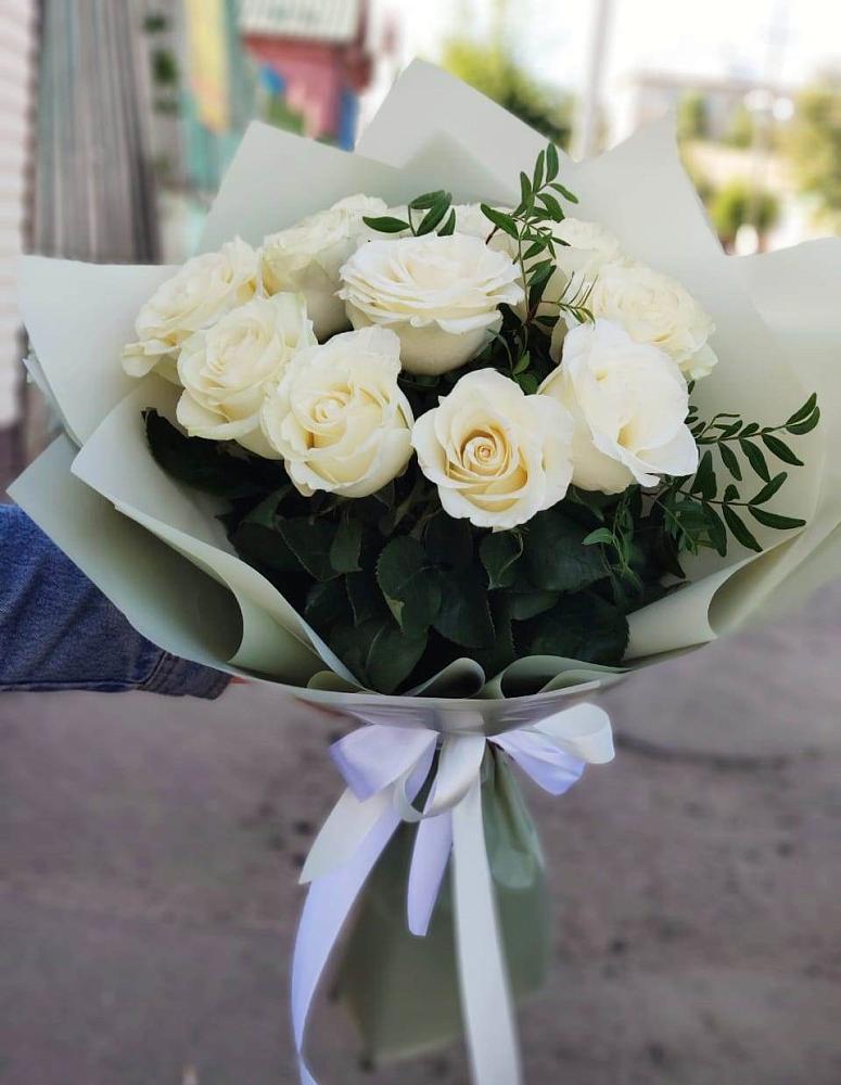 Букет Белые розы Проуд в Озерках