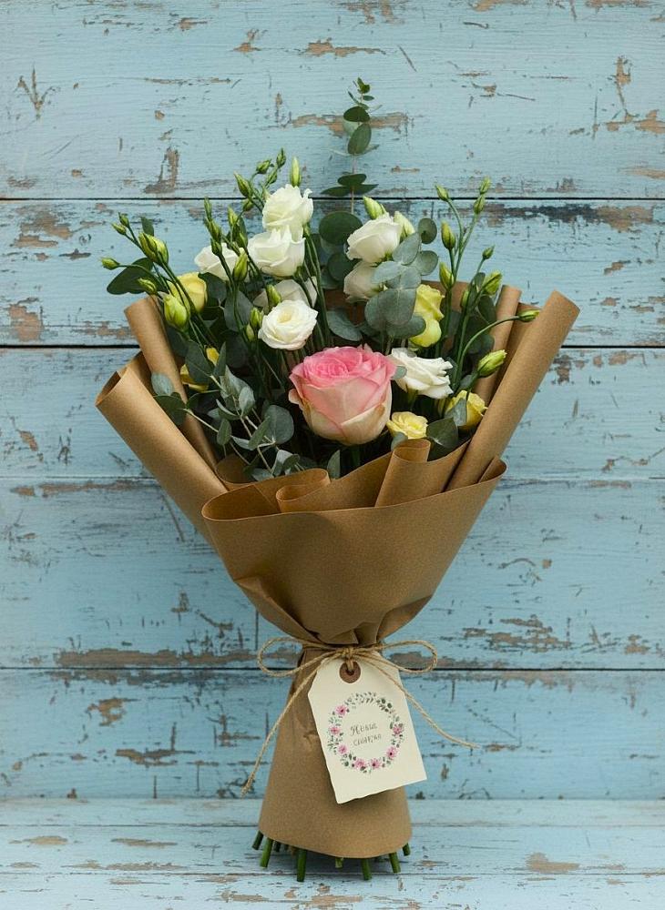 Букет цветов из: Розы и Лизиантусы в Озерках