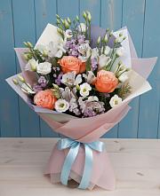 Букет цветов из:  Лизиантусы, Розы, Альстромерии и Гипсофила в Озерках
