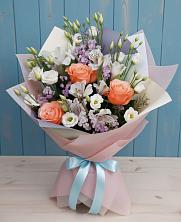 Букет цветов из:  Лизиантусы, Розы, Альстромерии и Гипсофила в Озерках