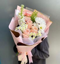 Букет цветов из:  Хризантемы и Розы в Озерках