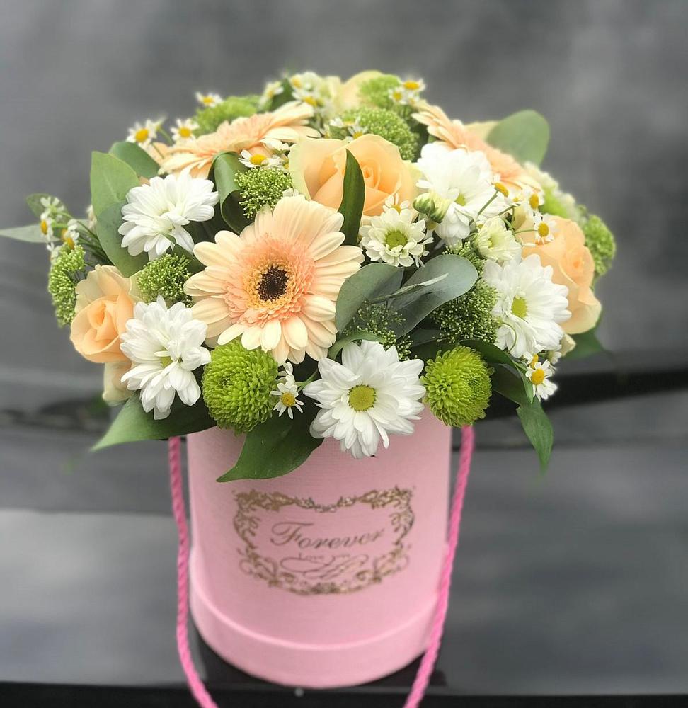 Цветочная композиция из Розы, Герберы и Хризантемы в шляпной коробке в Озерках