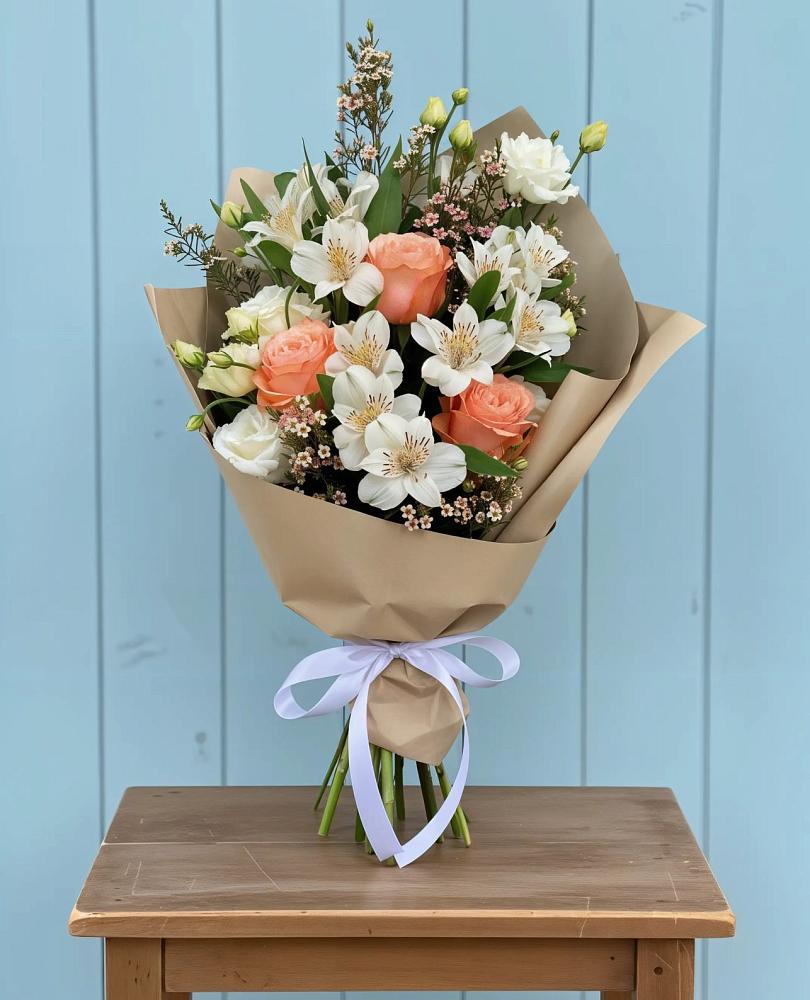 Букет цветов из: Альстромерии, Лизиантусы, Розы и Хризантемы в Озерках