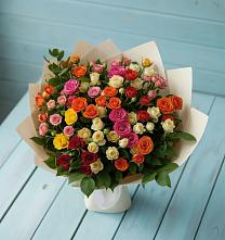 Букет Микс из разноцветных кустовых роз в Озерках