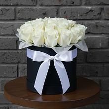 Цветочная композиция из Розы в шляпной коробке в Озерках