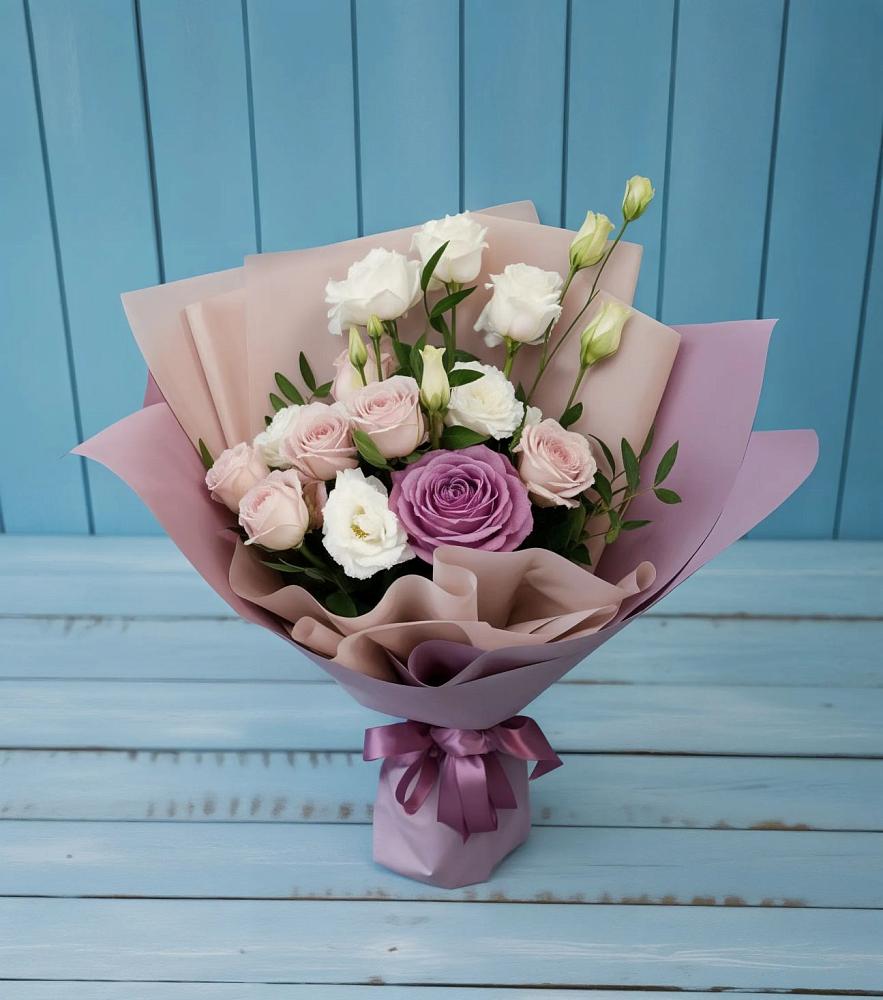 Букет цветов из: Розы и Лизиантусы в Озерках